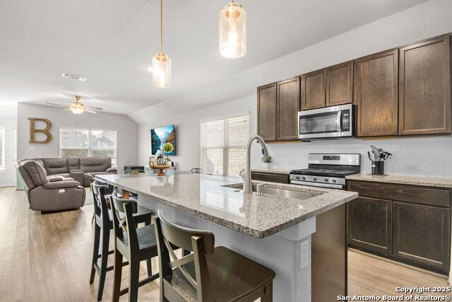 Image 14 of 32 For 122 Dovetail St