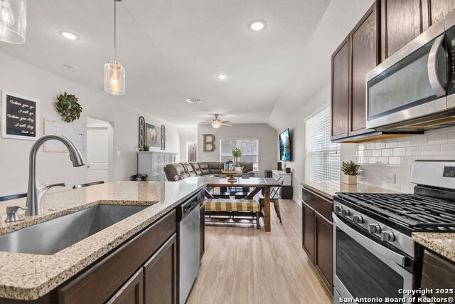 Image 15 of 32 For 122 Dovetail St