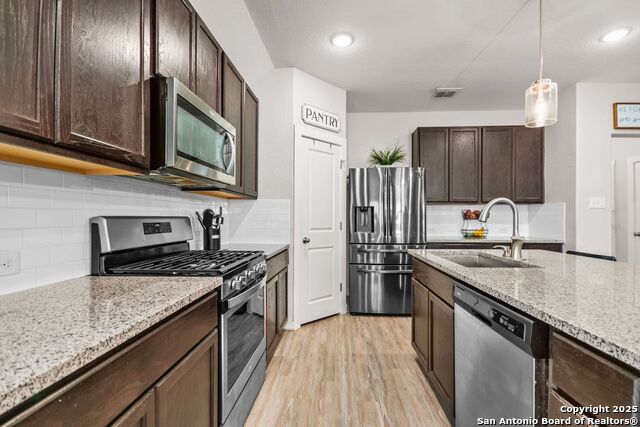 Image 16 of 32 For 122 Dovetail St