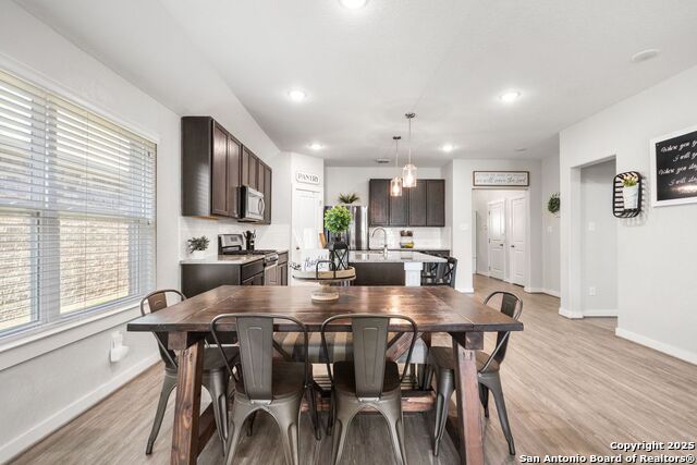 Image 19 of 32 For 122 Dovetail St