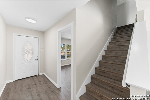 Image 11 of 37 For 8010 Chestnut Gate