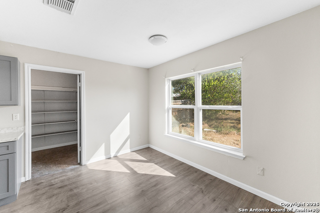 Image 12 of 37 For 8010 Chestnut Gate