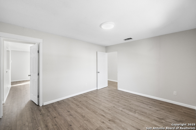 Image 18 of 37 For 8010 Chestnut Gate