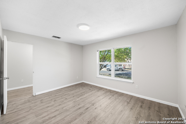 Image 19 of 37 For 8010 Chestnut Gate