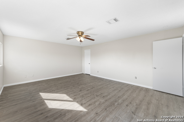 Image 24 of 37 For 8010 Chestnut Gate