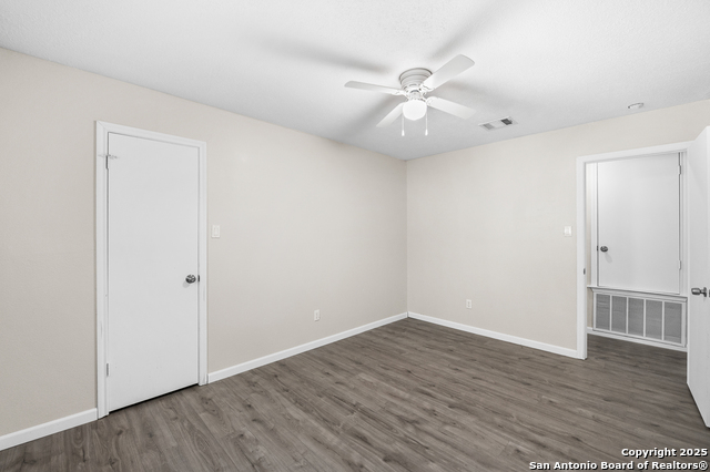 Image 27 of 37 For 8010 Chestnut Gate