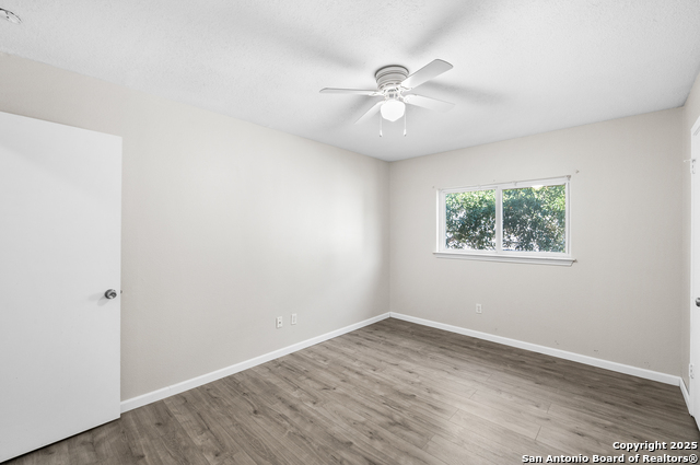 Image 29 of 37 For 8010 Chestnut Gate