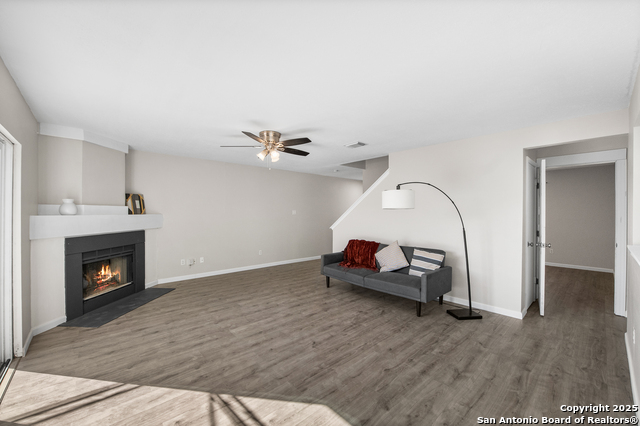 Image 6 of 37 For 8010 Chestnut Gate