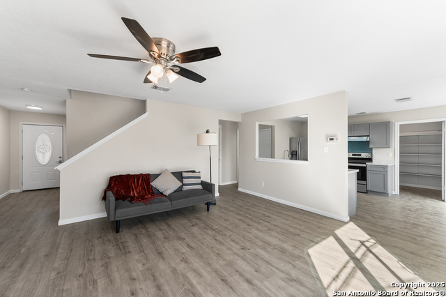 Image 7 of 37 For 8010 Chestnut Gate