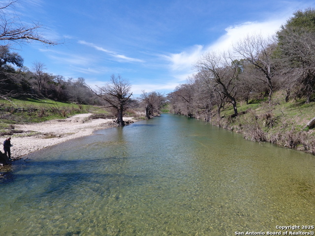 Listing photo id 14 for 132 White Oak