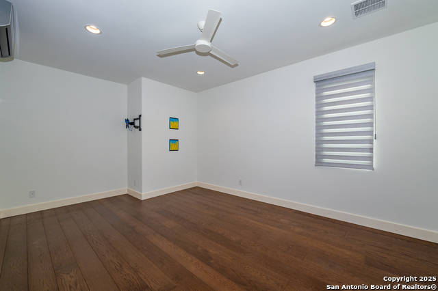 Image 20 of 30 For 100 Canterbury Hill