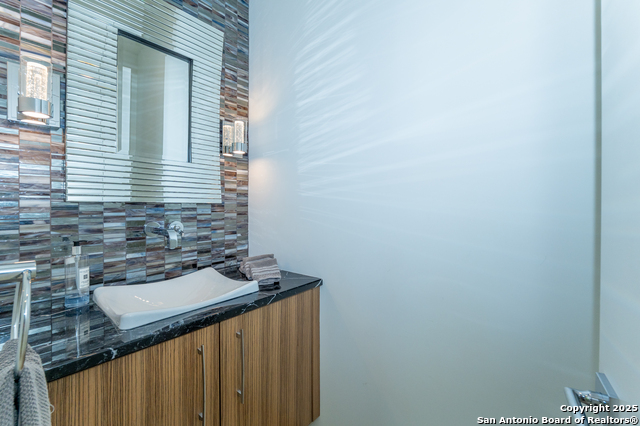 Image 4 of 30 For 100 Canterbury Hill