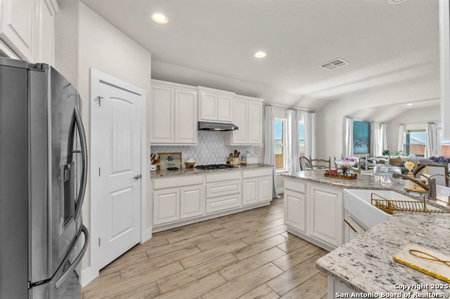 Listing photo id 4 for 3930 Gervasi