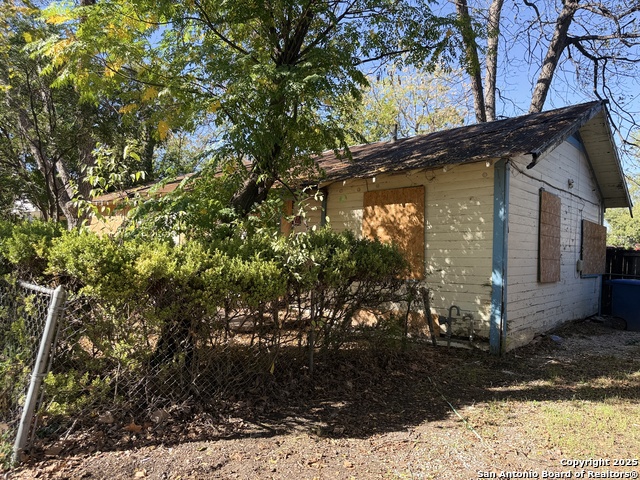 Listing photo id 1 for 1033 Saldana