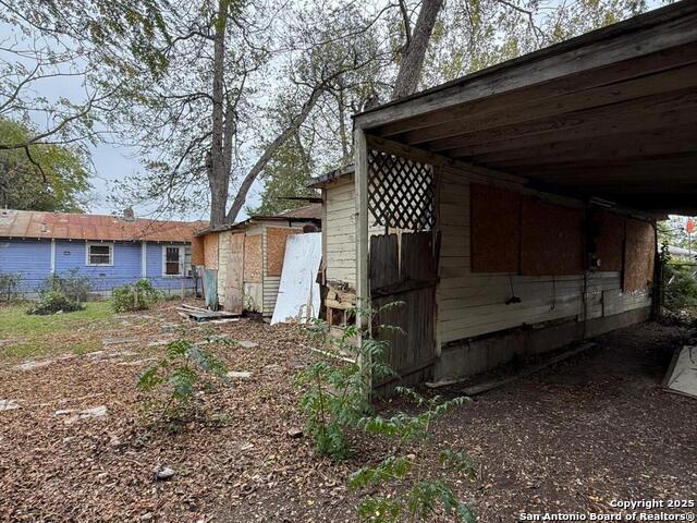 Listing photo id 7 for 1033 Saldana