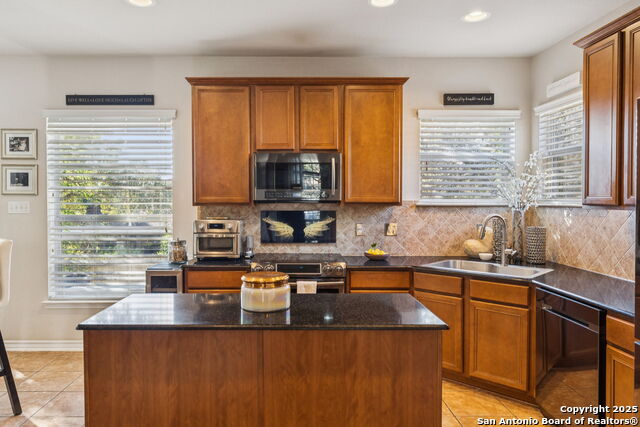 Listing photo id 8 for 19411 Sweet Oak