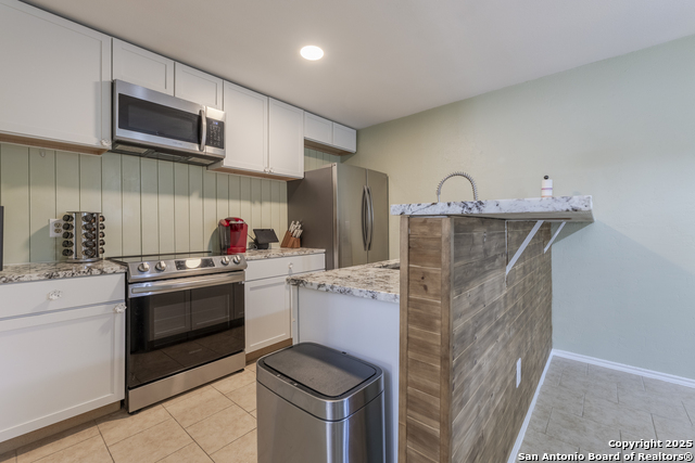 Image 10 of 27 For 15531 Knollglade