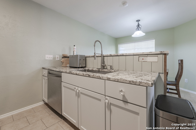 Image 13 of 27 For 15531 Knollglade