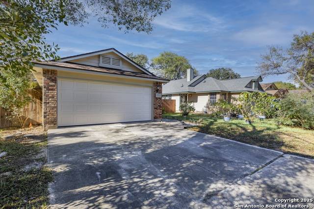 Image 2 of 27 For 15531 Knollglade