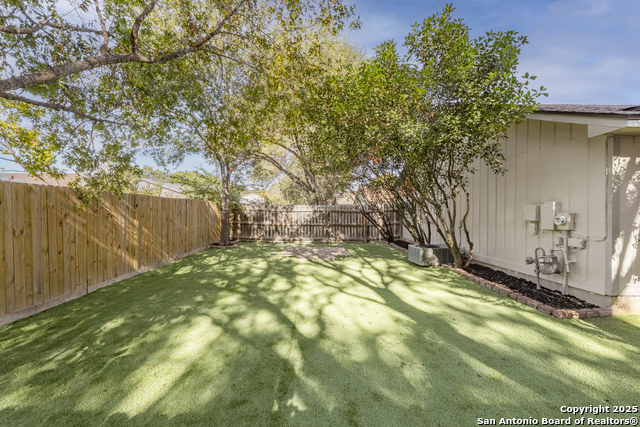 Image 23 of 27 For 15531 Knollglade