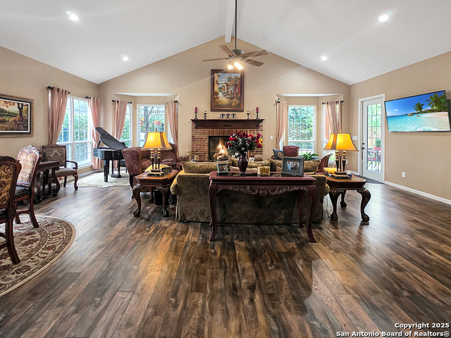 Image 17 of 38 For 527 Mesa Rdg