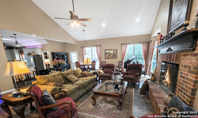 Image 21 of 38 For 527 Mesa Rdg