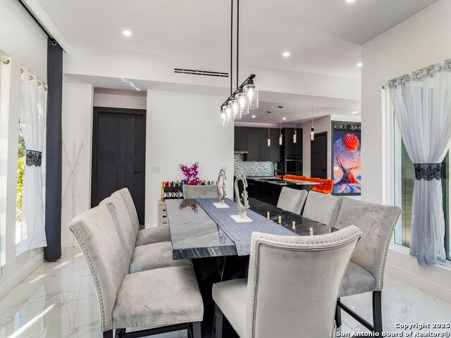 Image 14 of 62 For 629 Lake Island Drive