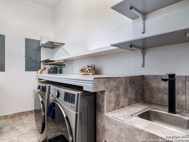 Image 15 of 62 For 629 Lake Island Drive