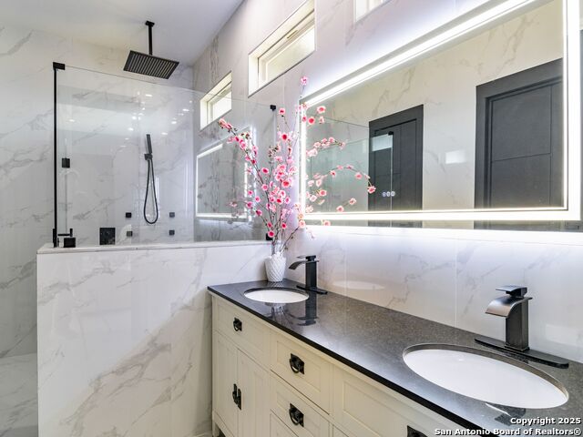 Image 17 of 62 For 629 Lake Island Drive