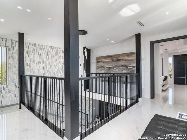 Image 20 of 62 For 629 Lake Island Drive