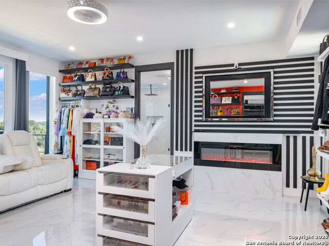 Image 24 of 62 For 629 Lake Island Drive