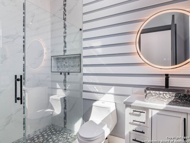 Image 28 of 62 For 629 Lake Island Drive