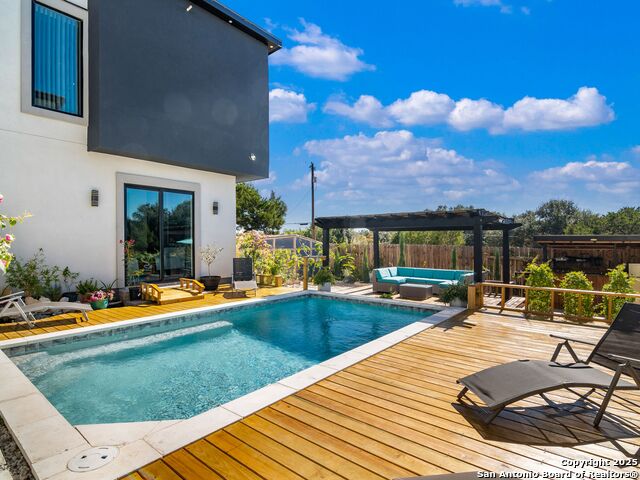 Image 37 of 62 For 629 Lake Island Drive