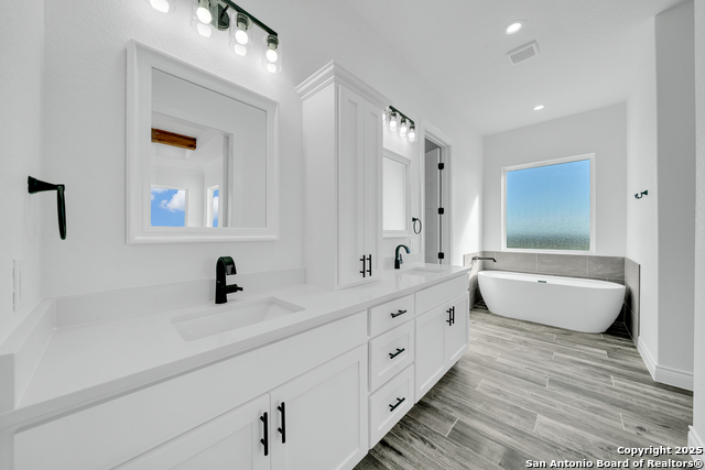 Image 21 of 47 For 162 Estates Dr