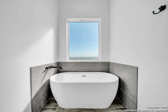 Image 24 of 47 For 162 Estates Dr