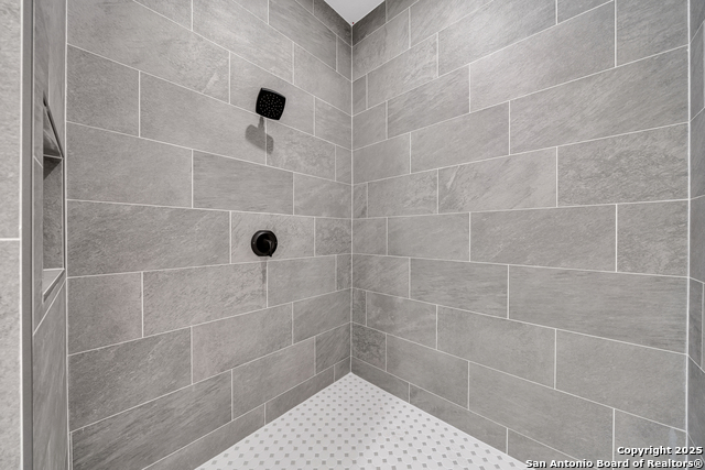 Image 28 of 47 For 162 Estates Dr