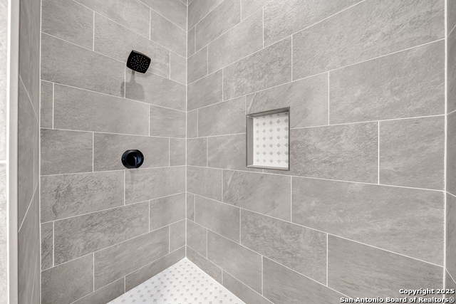 Image 32 of 47 For 162 Estates Dr