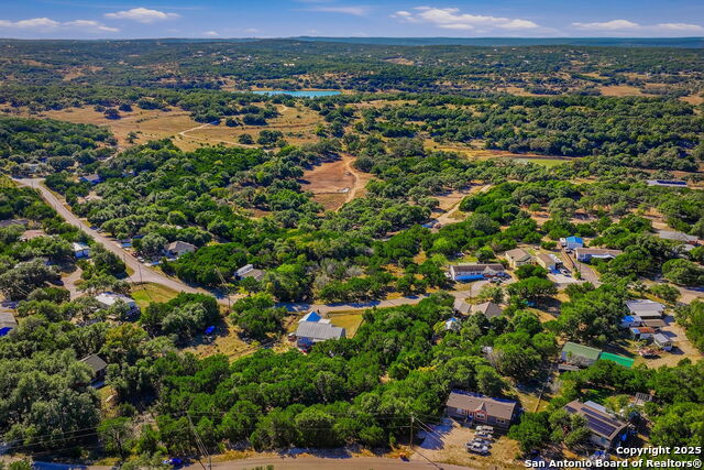 Listing photo id 10 for 354 Buck Run Pass