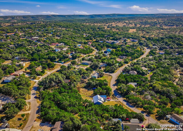 Listing photo id 11 for 354 Buck Run Pass