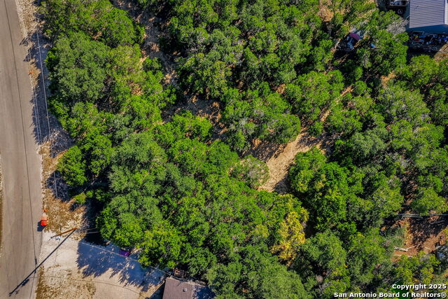 Listing photo id 7 for 354 Buck Run Pass