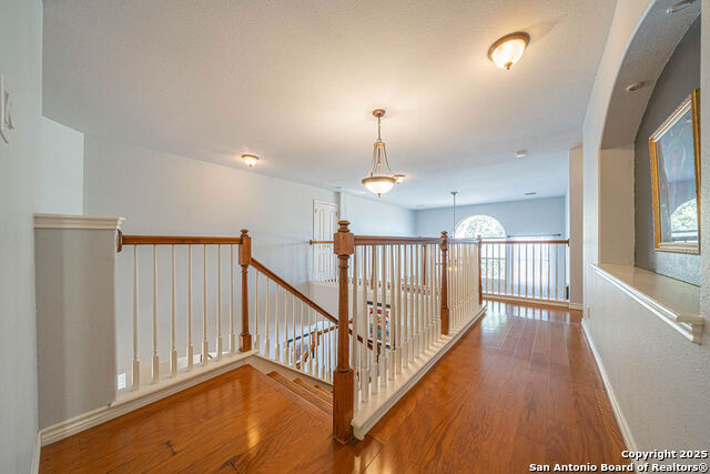 Image 18 of 50 For 19 Oak Mist