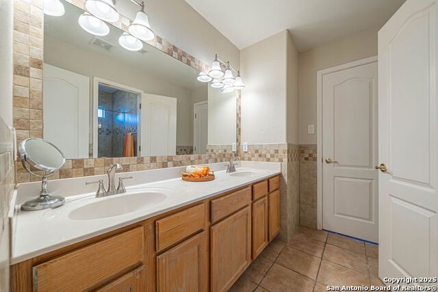 Image 24 of 50 For 19 Oak Mist