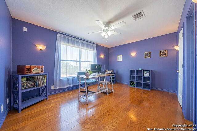 Image 26 of 50 For 19 Oak Mist