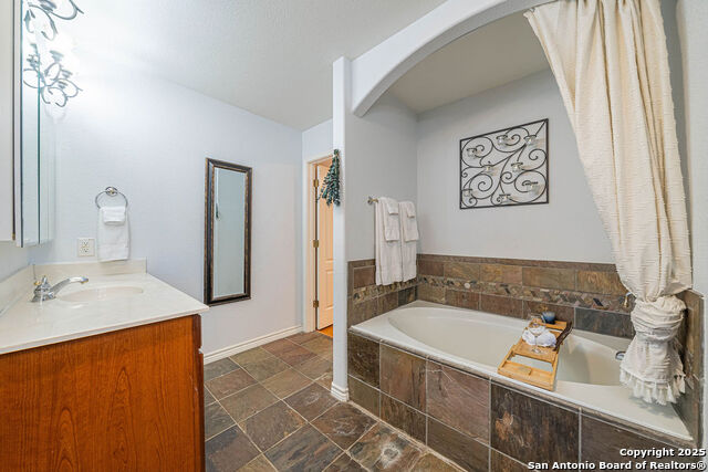 Image 31 of 50 For 19 Oak Mist