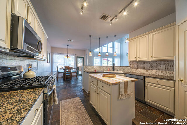 Image 4 of 50 For 19 Oak Mist