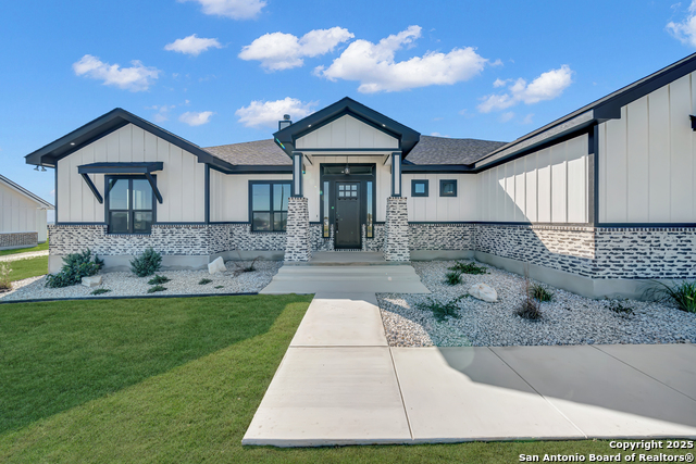 Image 2 of 47 For 158 Estates Dr