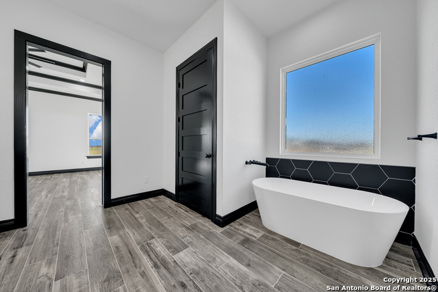 Image 28 of 47 For 158 Estates Dr