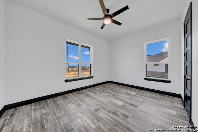 Image 32 of 47 For 158 Estates Dr