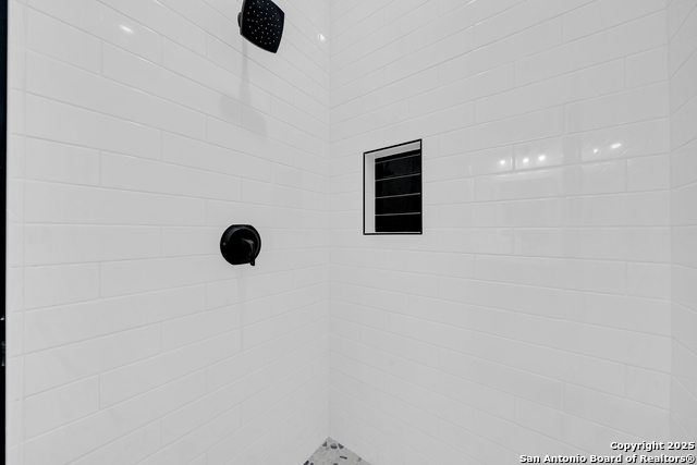 Image 34 of 47 For 158 Estates Dr