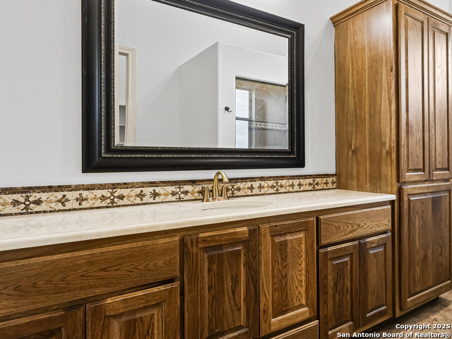 Image 43 of 77 For 1188 River Chase